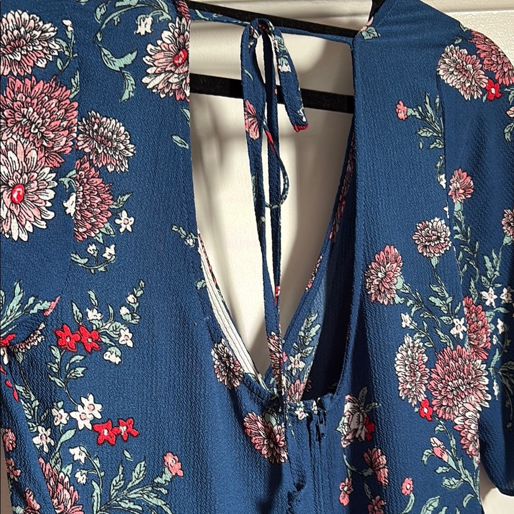 Floral Blue Romper with tie belt - Picture 3 of 6